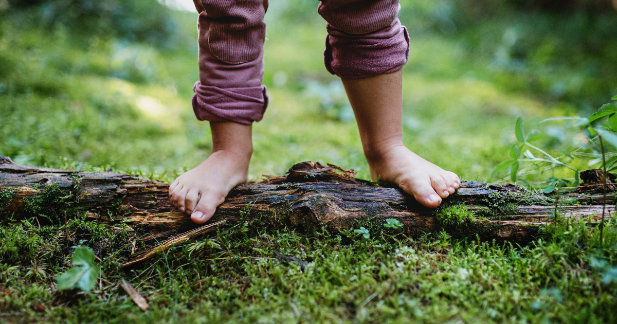 swollen-feet-after-hiking-causes-and-remedies