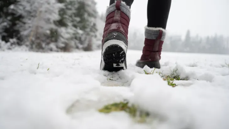 Hiking Boots' Winter Prowess: Tackling the Snowy Trails